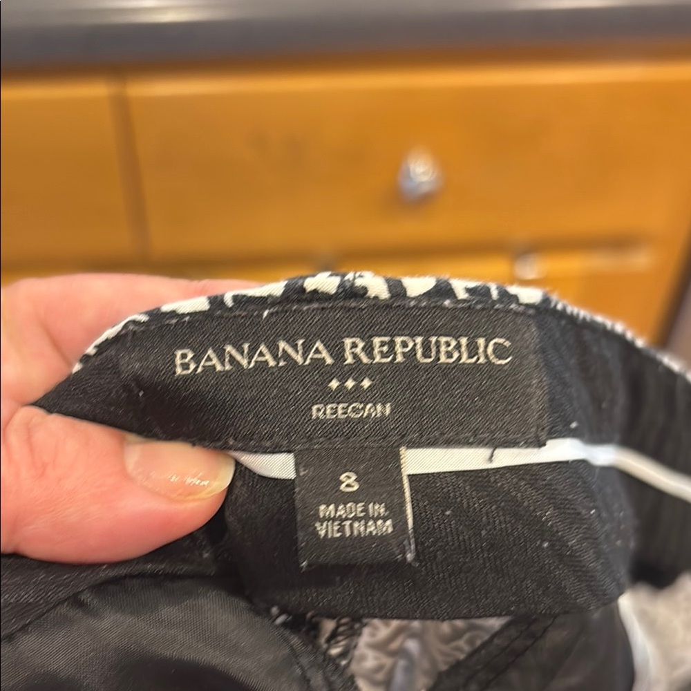 Banana Republic Reegan Women’s pants , Black /White Patterned , Mid Rise , sz 8 - Picture 3 of 9